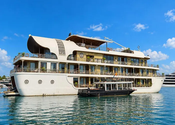  Oris Cruises - Bai Tu Long Private Journeys Ha Long
