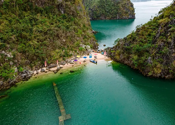  Oris Cruises - Bai Tu Long Private Journeys