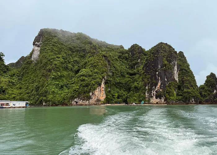 Oris Cruises - Bai Tu Long Private Journeys 